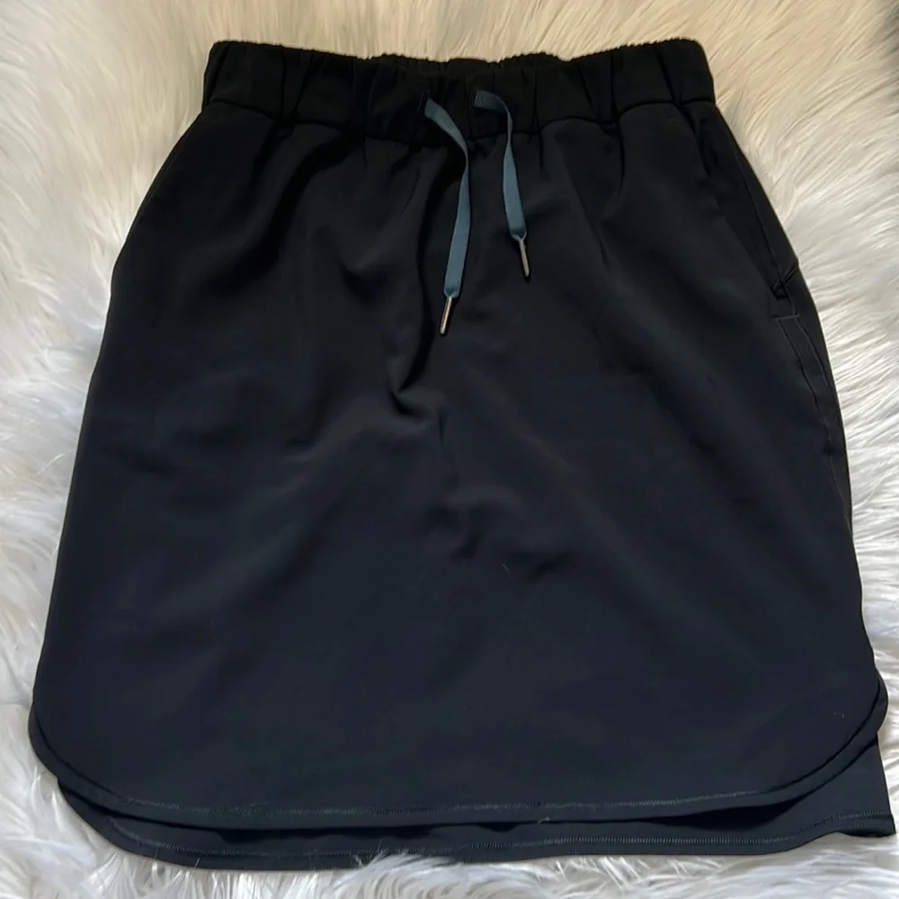 Lulu lemon black skirt - like new - Picture 1 of 3